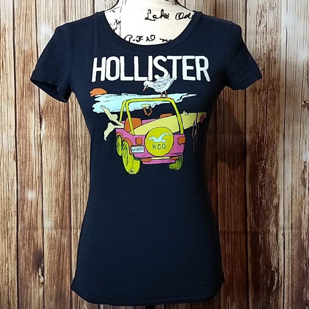 Hollister graphic tee